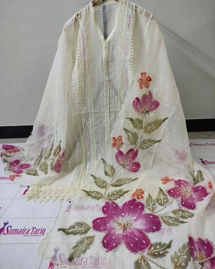 Elegant Hand-Painted Floral Dupatta on Off-White Organza – Pearl Embellished